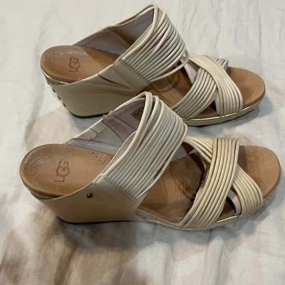 UGG Size 10 Hilarie Wedge Sandal - Picture 5 of 11
